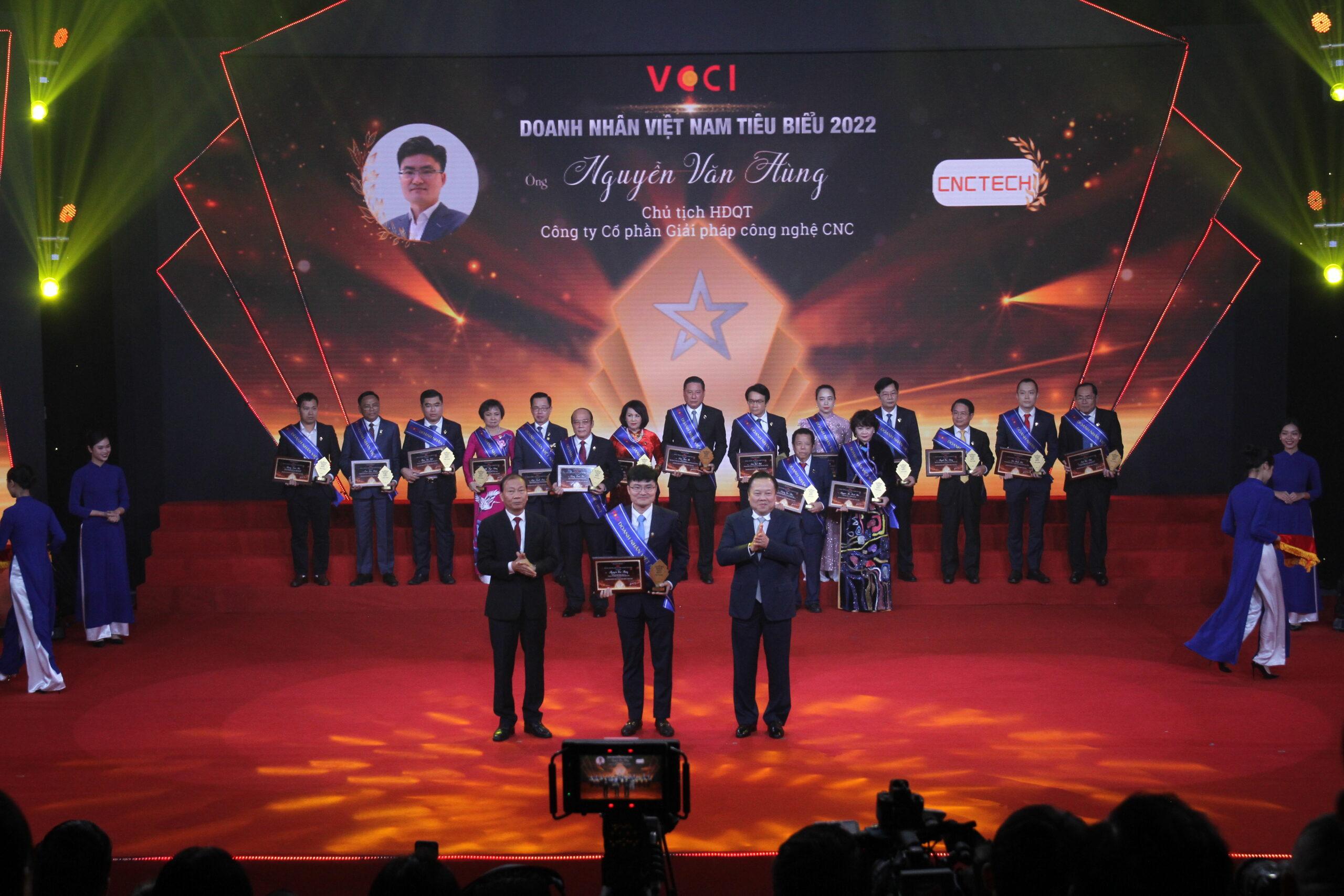 Chủ tịch CNCTech vinh danh trong Top 60 Doanh nhân Việt Nam tiêu biểu