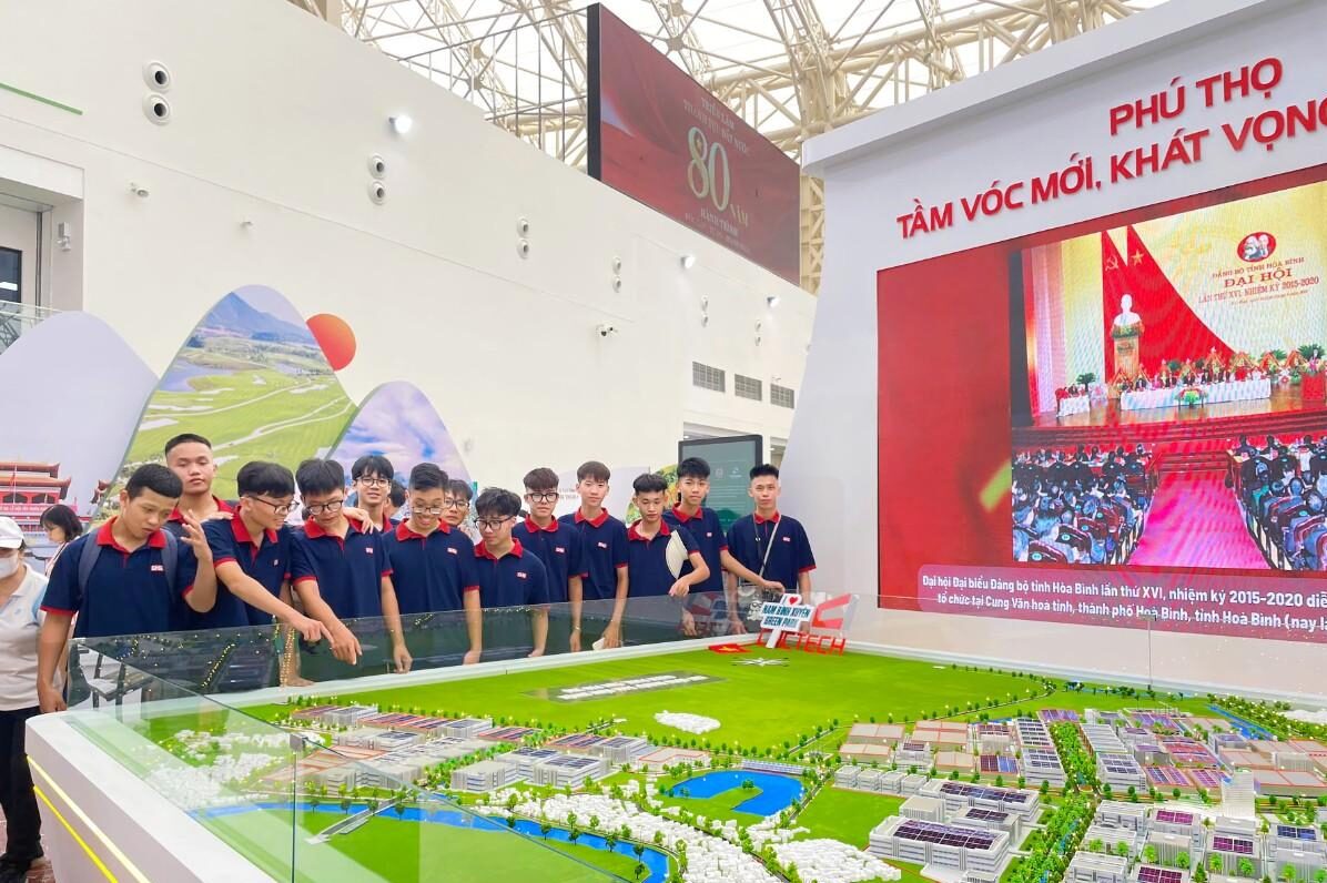 Gian hàng CNCTech gây ấn tượng mạnh tại Triển lãm Thành tựu 80 năm Quốc khánh